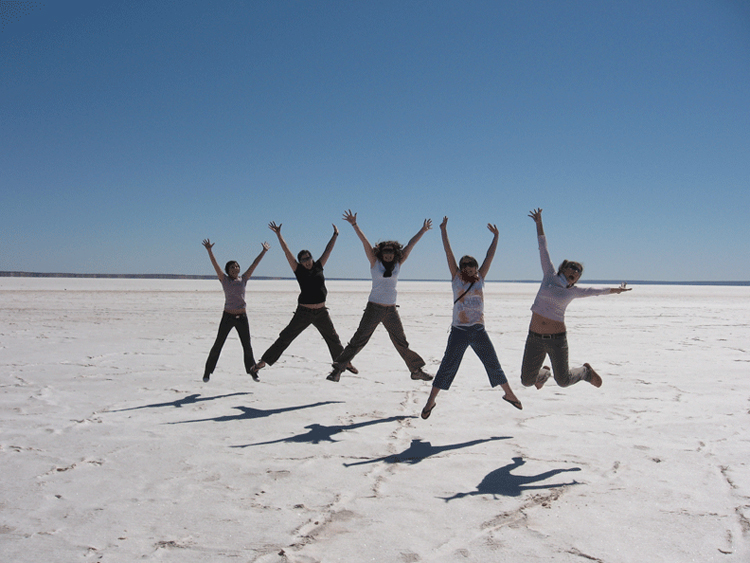  Lake Eyre (Australia’s largest salt lake)