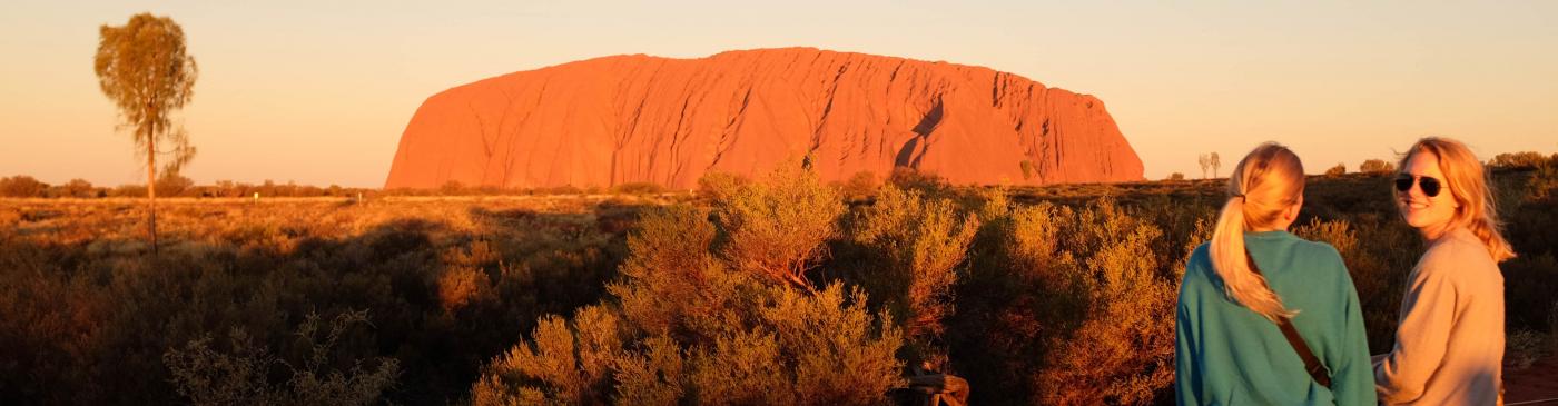 Uluru tour at sunset from the Uluru Visitors Viewing 